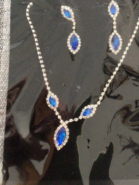 Fashion Jewelry Jewelry - NWT blue rhinestone pierced earrings and necklace set